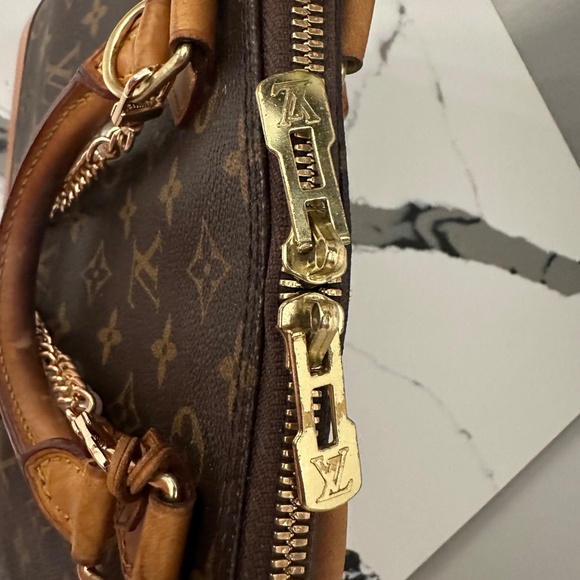 Louis Vuitton Alma - Picture 6 of 10